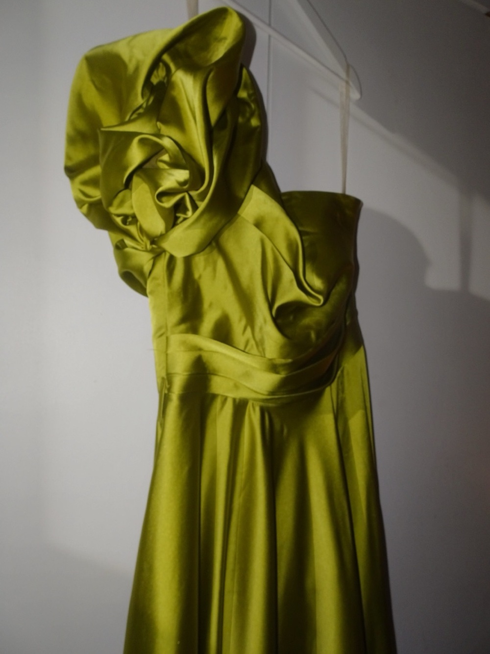 BELLÍSSE COUTURE Green One-Shoulder Satin Evening Gown